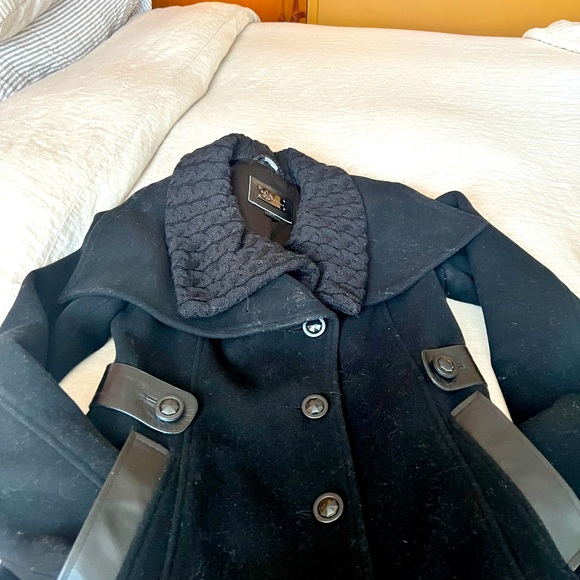Woman’s black wool coat. Fitted. Like new. - Picture 2 of 6